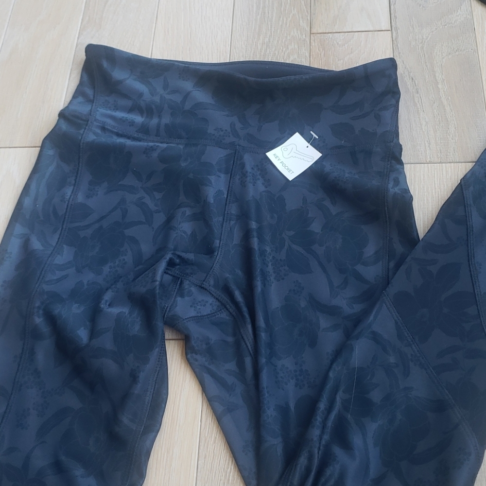Athletic leggings